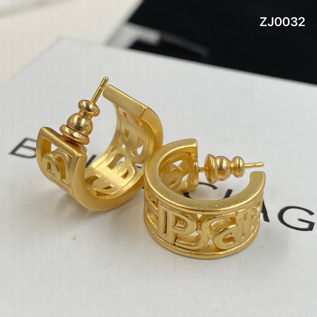 Gold luxury ring