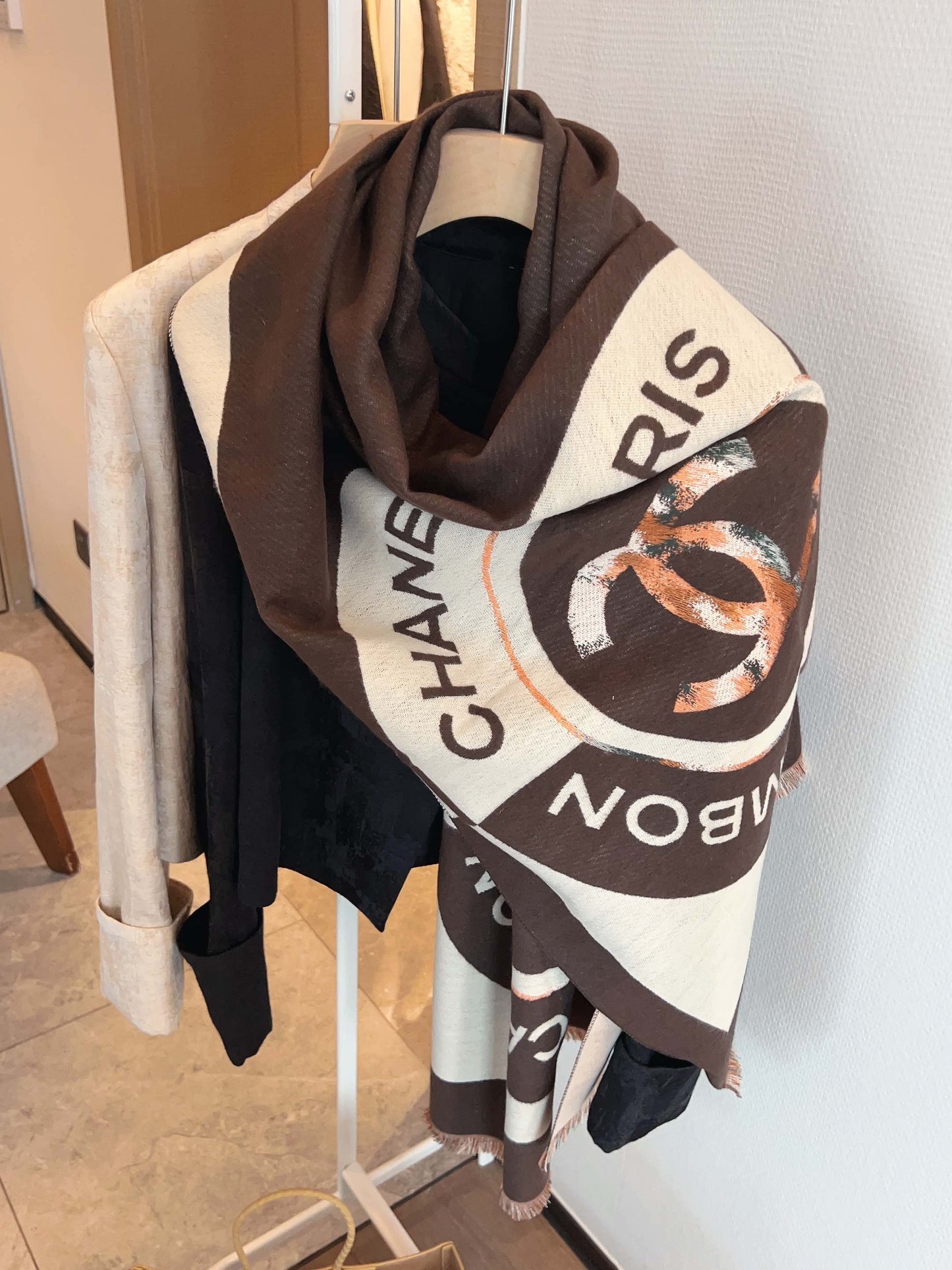 Fashion CC circular pattern scarf