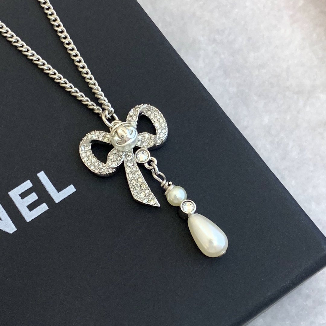 Fashion Bow Pearl Crystal Necklace