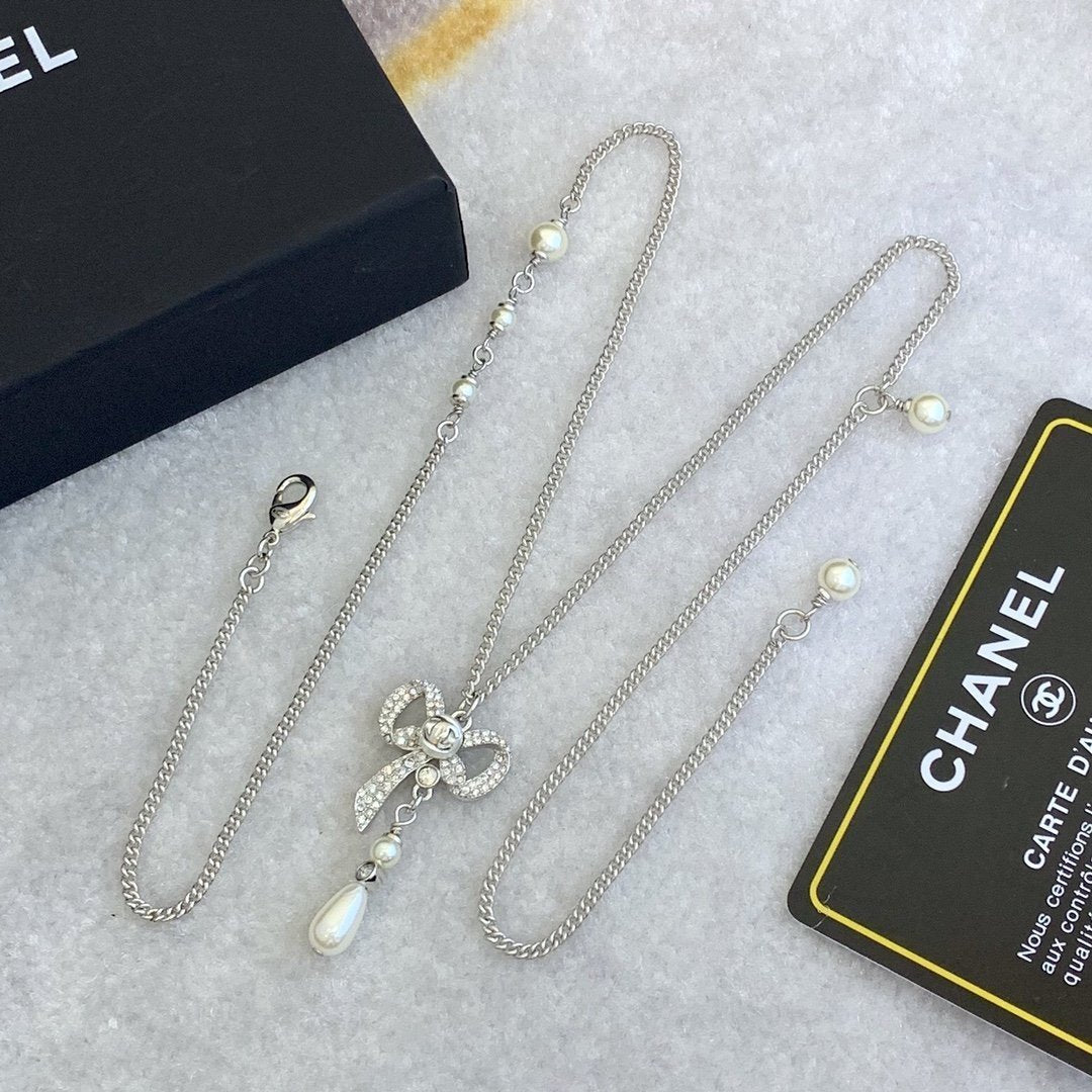 Fashion Bow Pearl Crystal Necklace