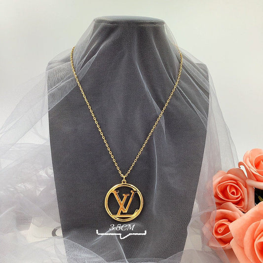 Luxury letter cutout necklace