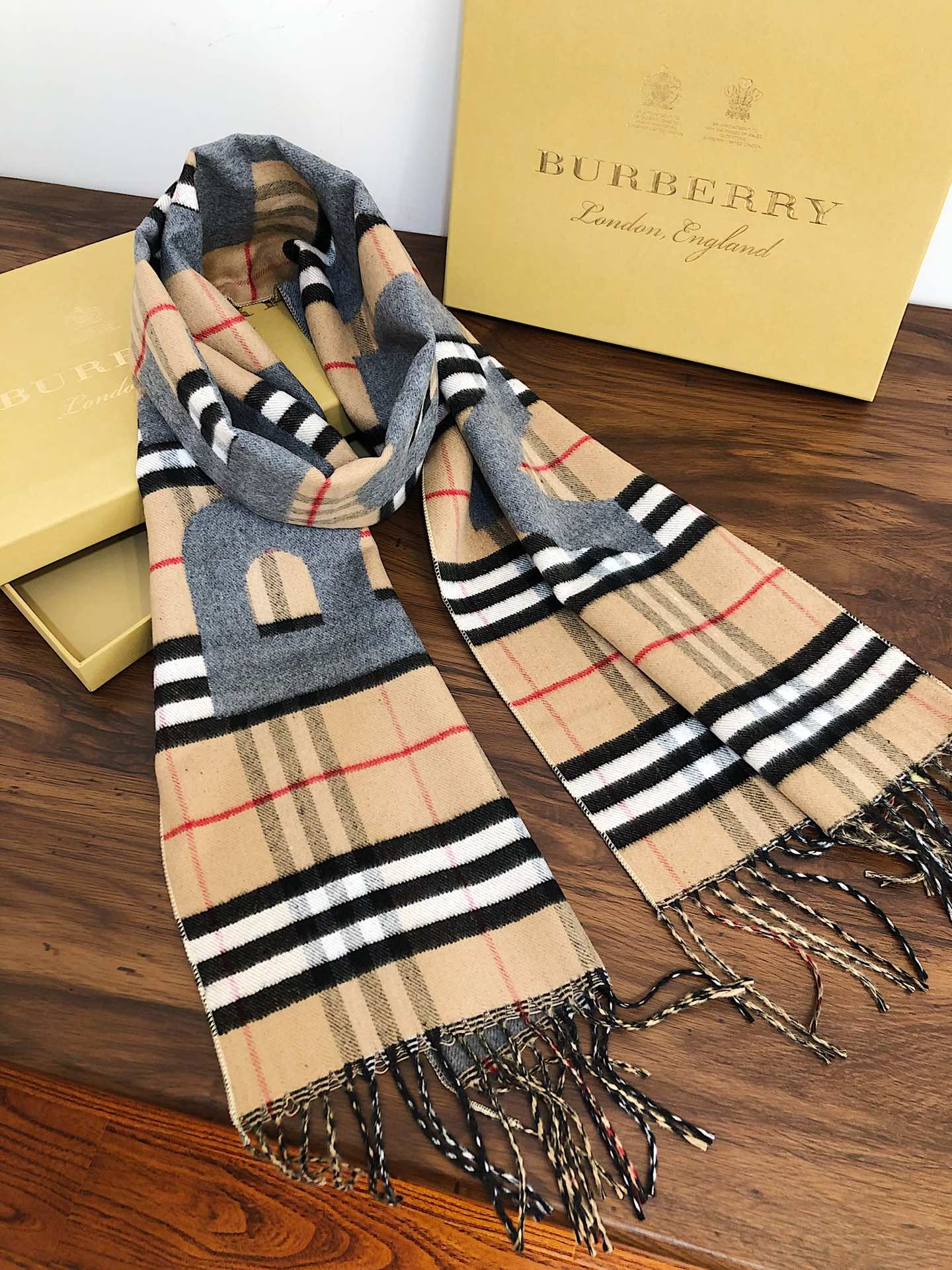 Autumn and winter scarves - Checkered