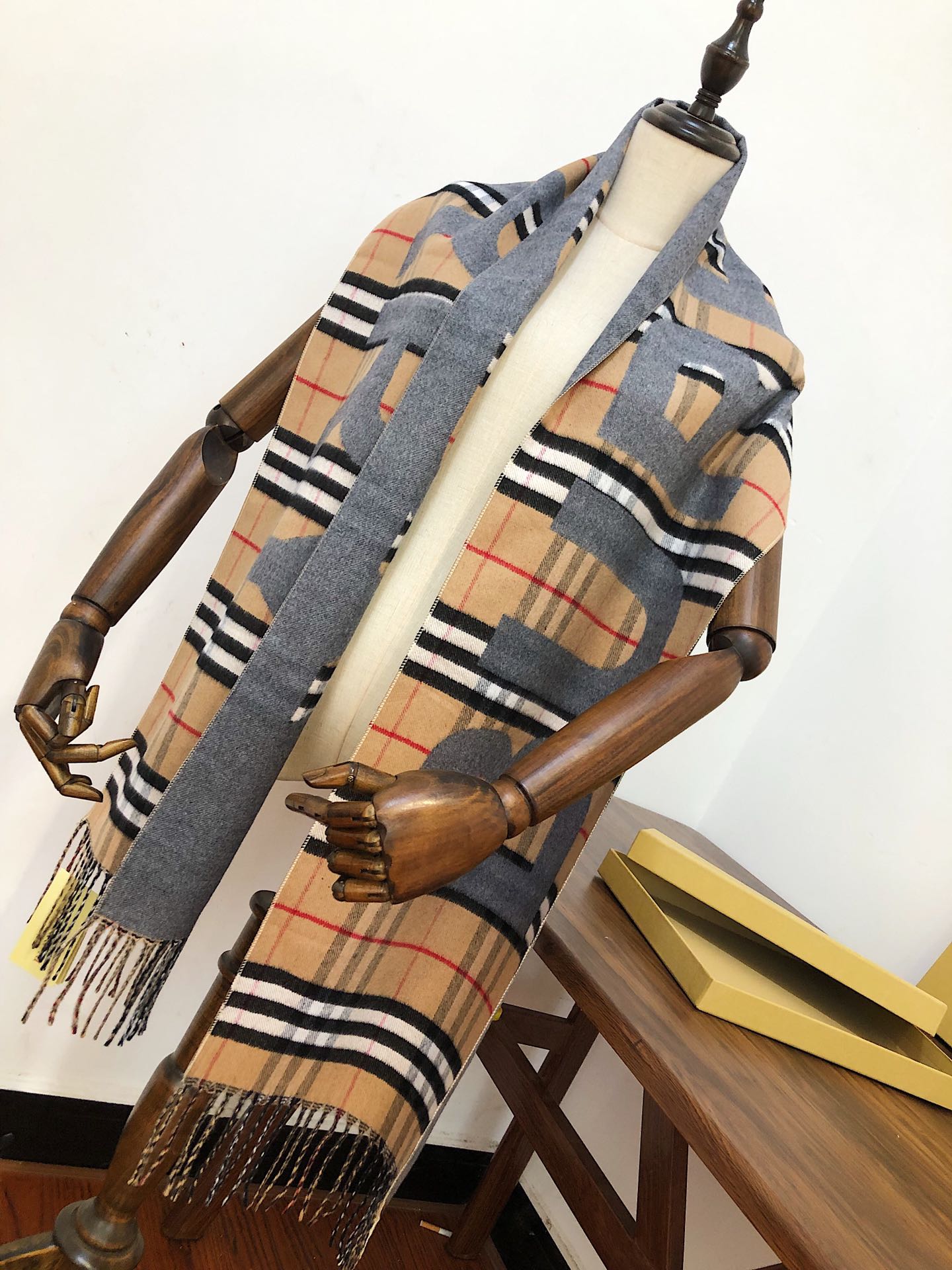 Autumn and winter scarves - Checkered