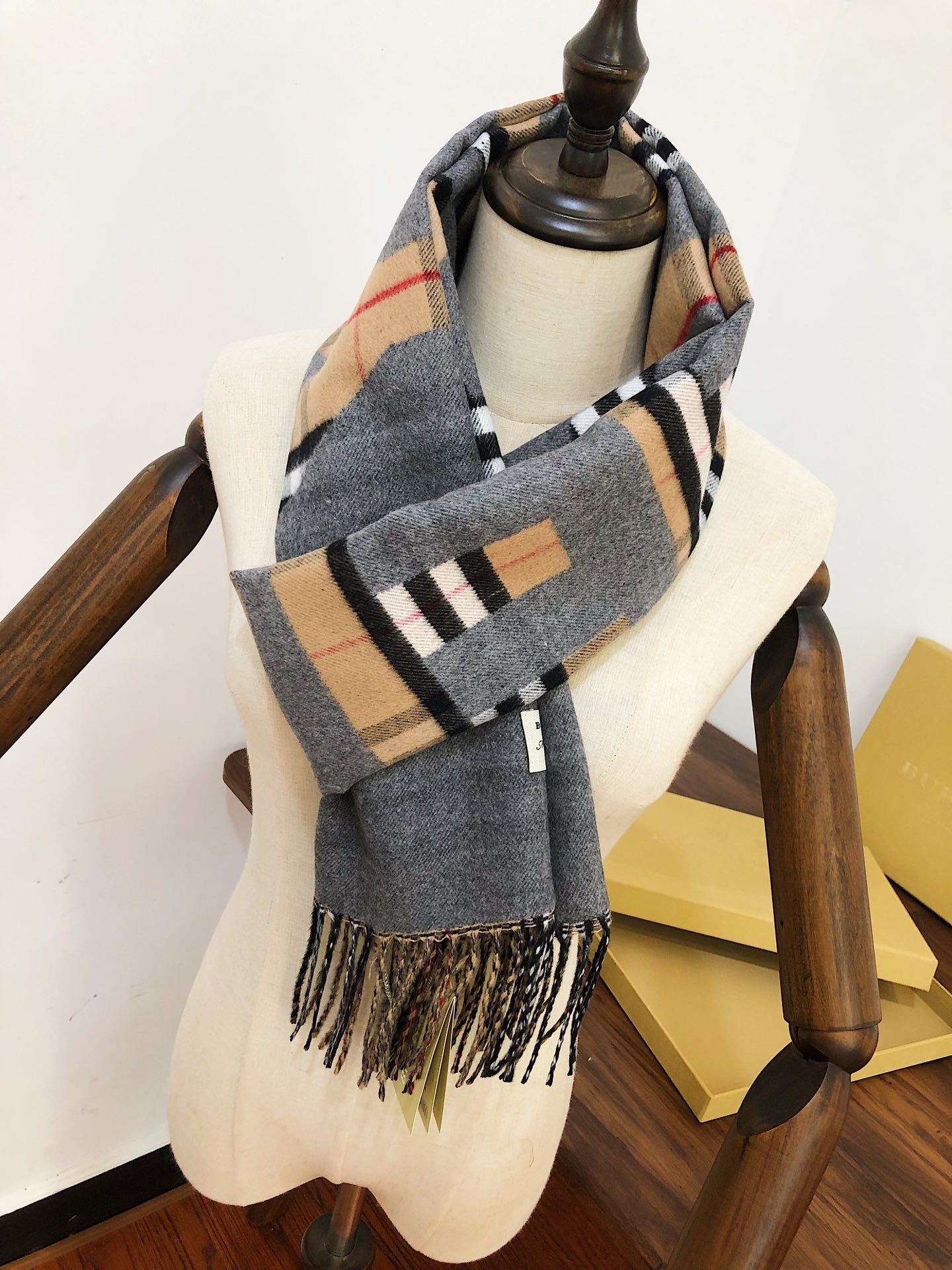 Autumn and winter scarves - Checkered