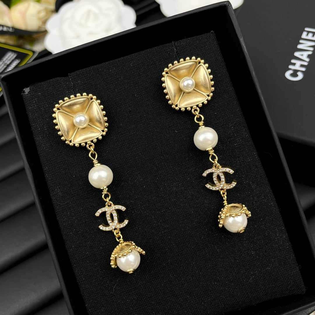 High-end gold pistil earrings