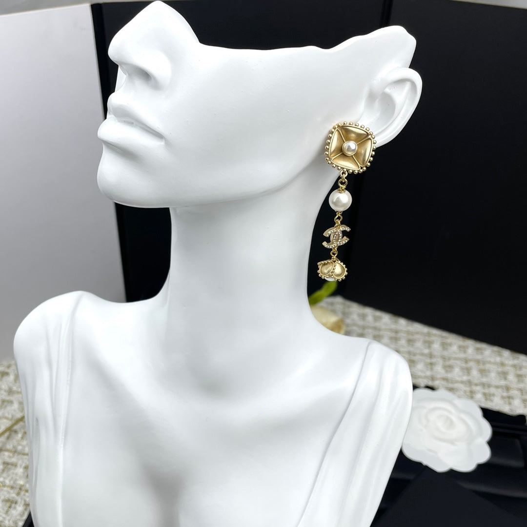 High-end gold pistil earrings