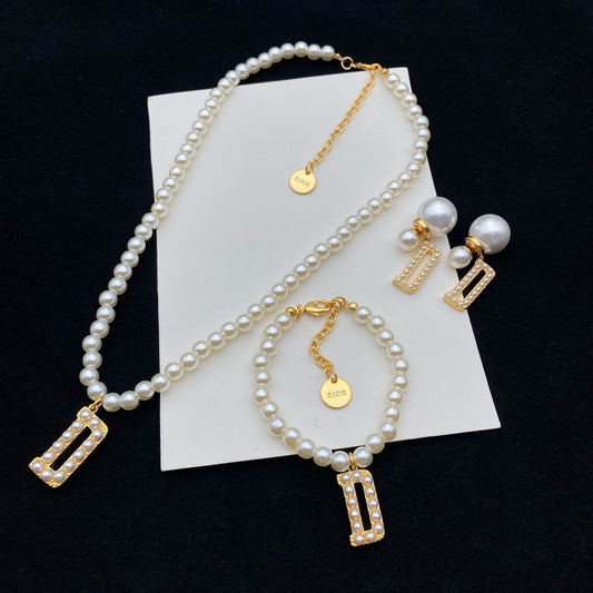 Luxury D letter pearl set