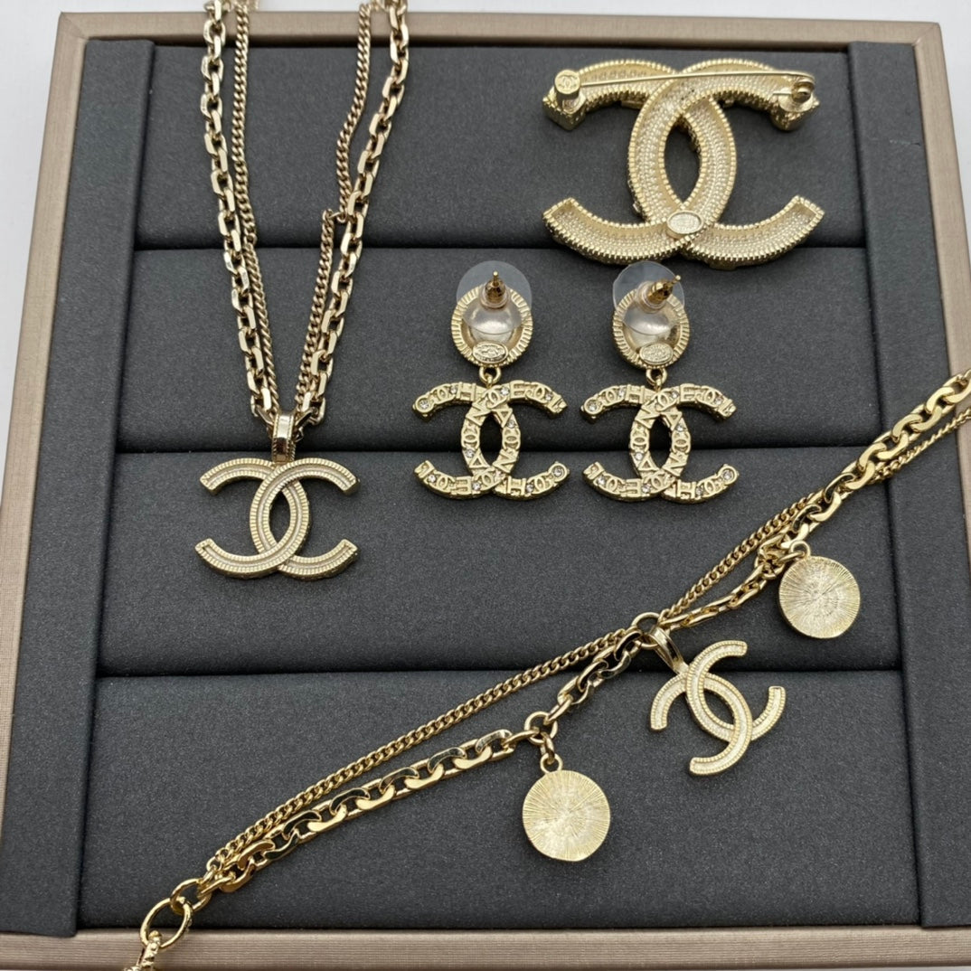 Vintage Gold Double C Set