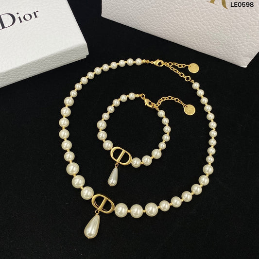 Luxury CD Pearl Necklace