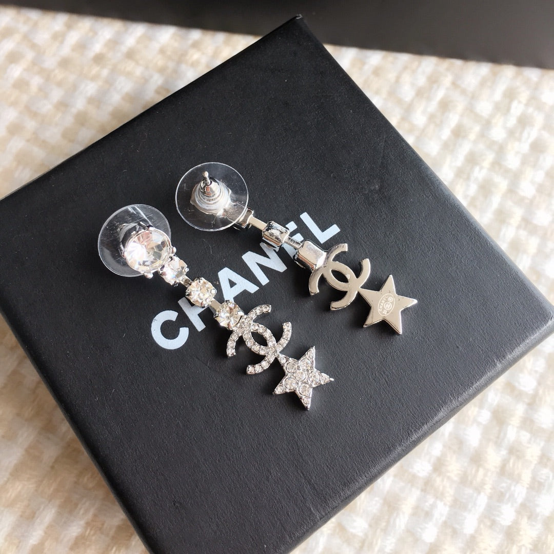 fashion star CC short earrings