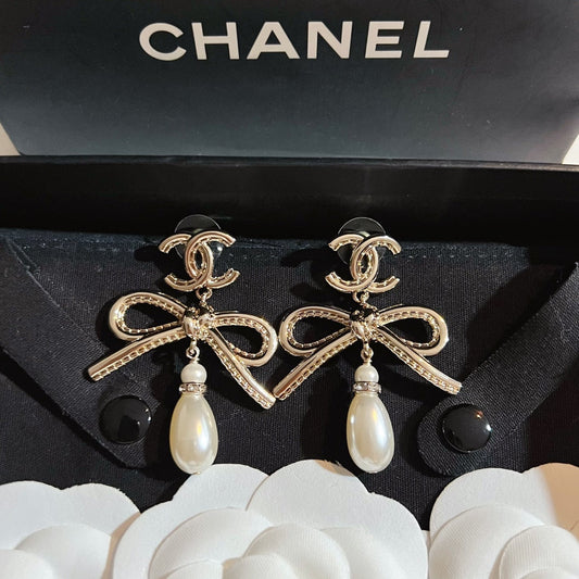 luxury CC bow pearl earrings