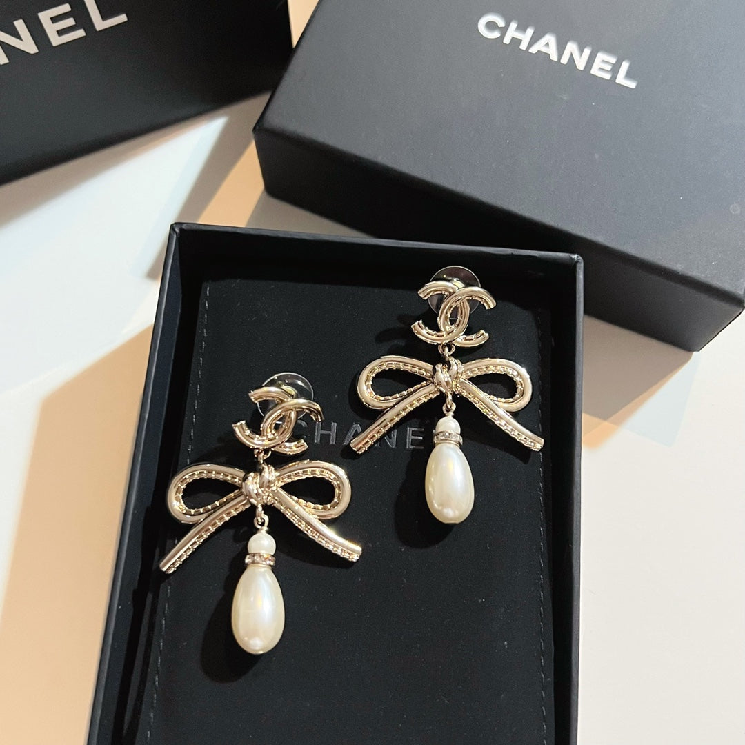 luxury CC bow pearl earrings