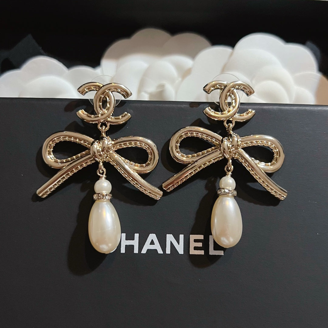 luxury CC bow pearl earrings