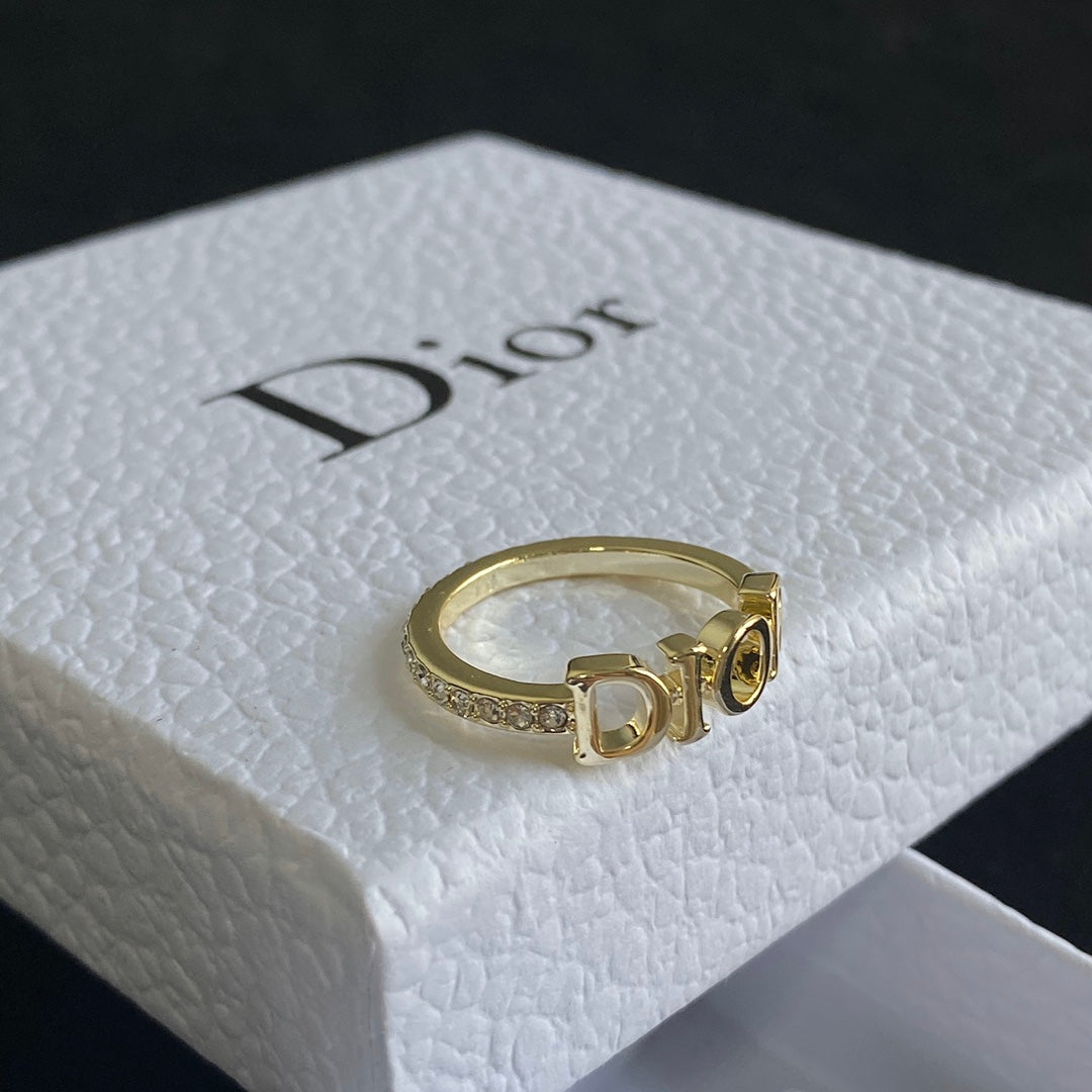 Fashion D family letter ring