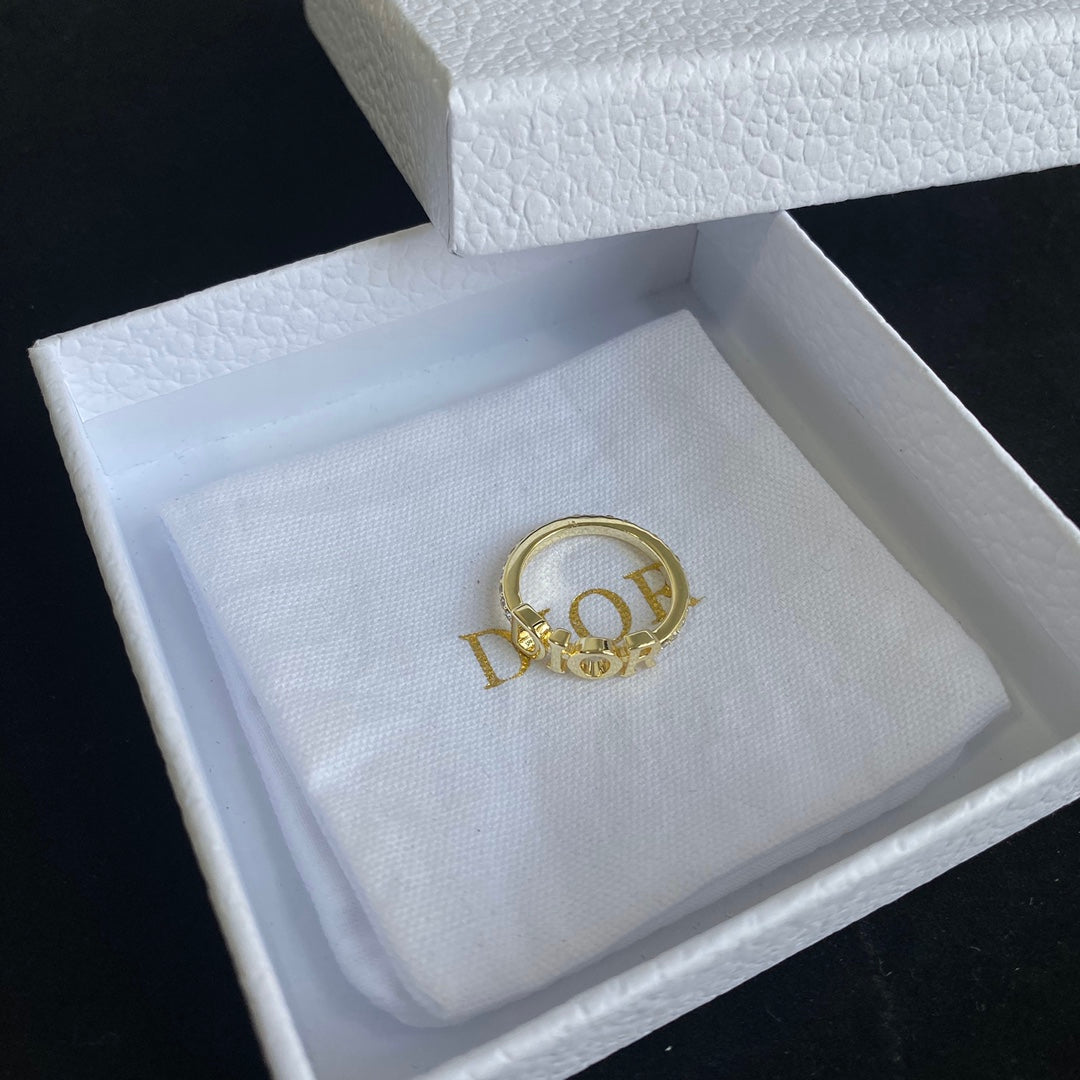 Fashion D family letter ring